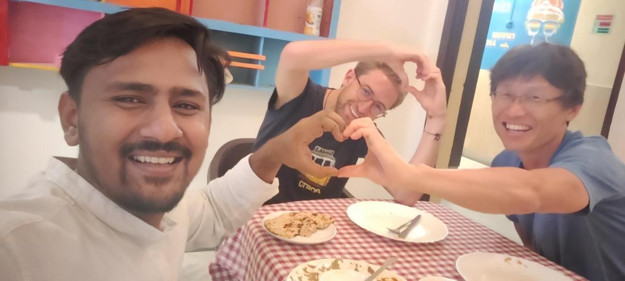Travel Monkey Hostel 阿格拉 外观 照片