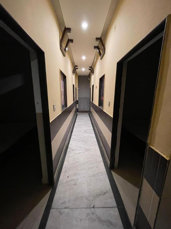 Travel Monkey Hostel 阿格拉 外观 照片