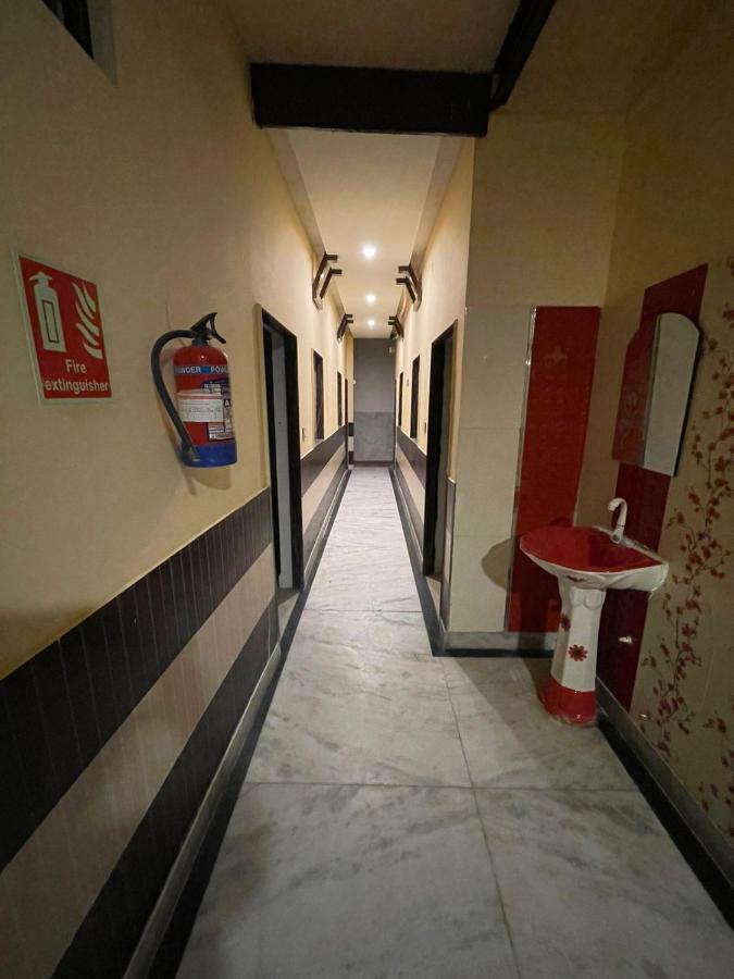 Travel Monkey Hostel 阿格拉 外观 照片